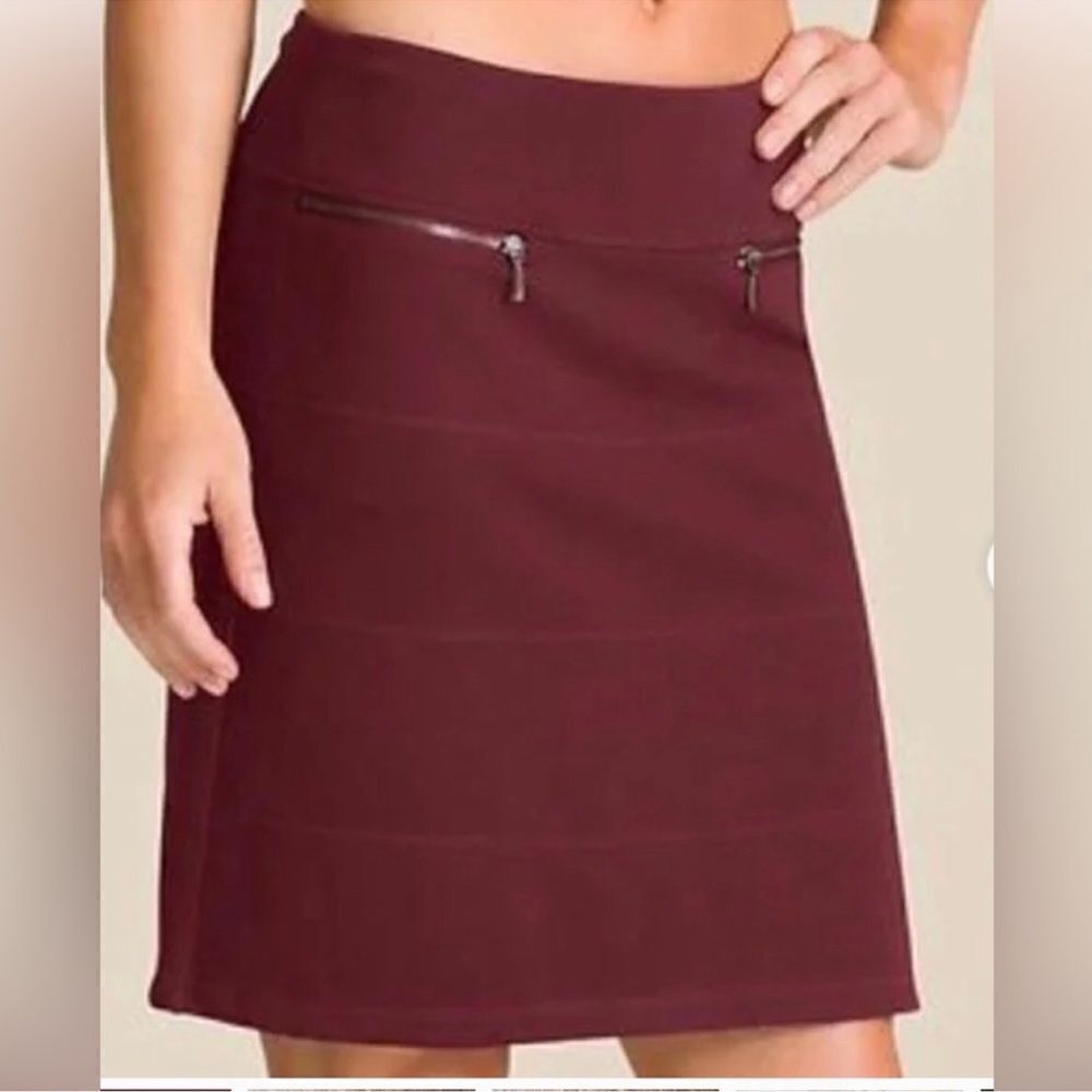 NWOT Athleta Strata Ponte Knit Black A-line Skirt D40